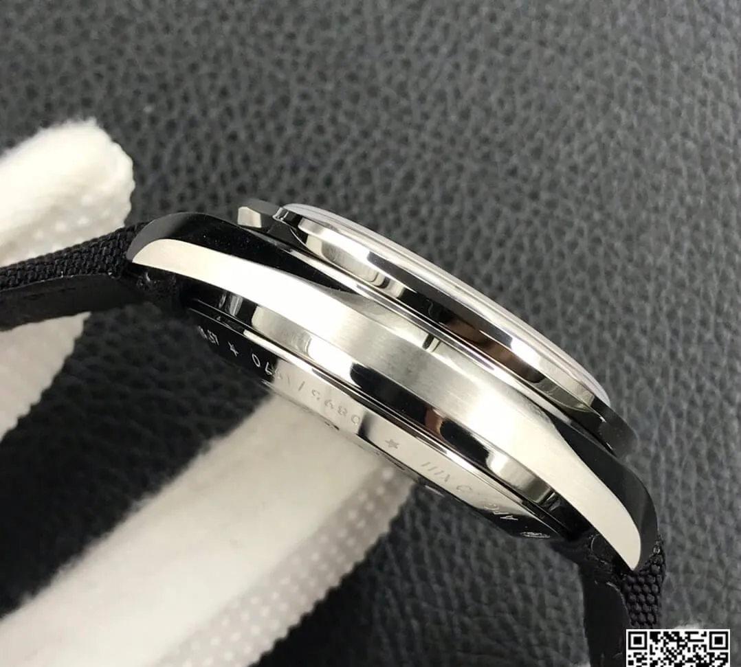 Omega Speedmaster Snoopy Award 311.32.42.30.04.003 OM Factory 1:1 Best Edition Replica Watch V2 Black Strap
